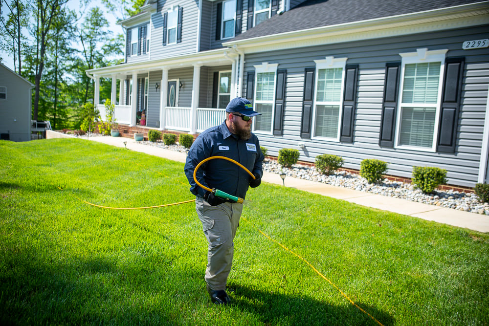 Lawn care technician spraying lawn 